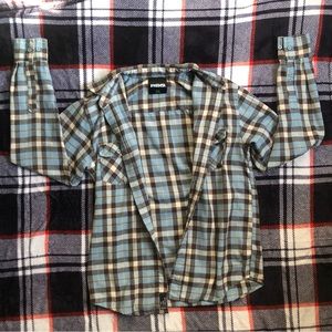 Blue flannel/plaid long sleeve button up!